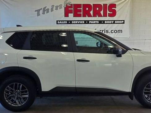 Used 2023 Nissan Rogue S image 8