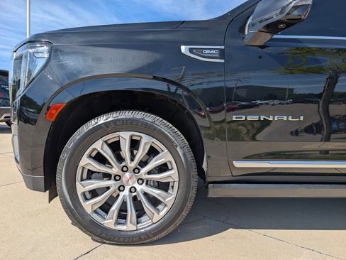 Used 2023 GMC Yukon XL Denali AWD/4WD image 11