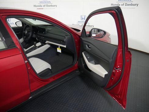 New 2025 Honda Accord SE image 7