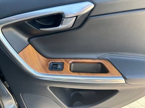 Used 2017 Volvo XC60 T5 Inscription w/ Advanced Package AWD/4WD image 31
