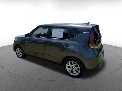 Used 2025 Kia Soul LX w/ LX Technology Package FWD image 10