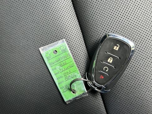 Used 2024 Chevrolet Trax RS w/ Sunroof Package FWD image 33