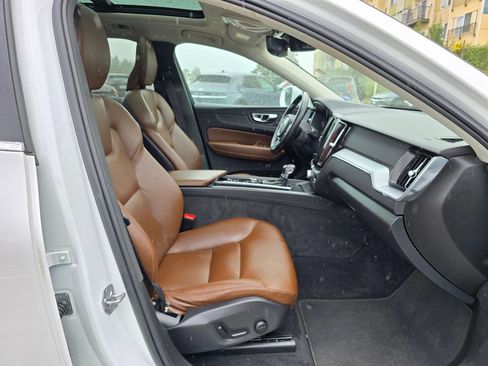 Used 2020 Volvo XC60 T5 Momentum AWD/4WD image 11
