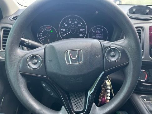 Used 2020 Honda HR-V LX image 11