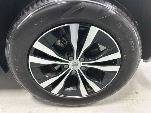 Used 2025 Volvo XC60 B5 Plus AWD/4WD image 6