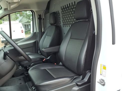 Used 2025 Ford Transit 150 Low Roof RWD image 17