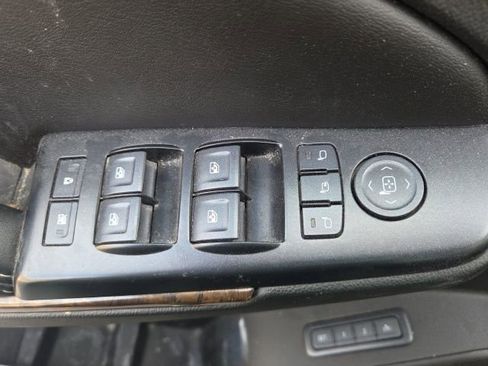 Used 2018 Chevrolet Suburban LT image 25