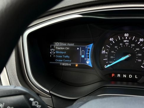 Used 2019 Ford Fusion SE FWD image 29
