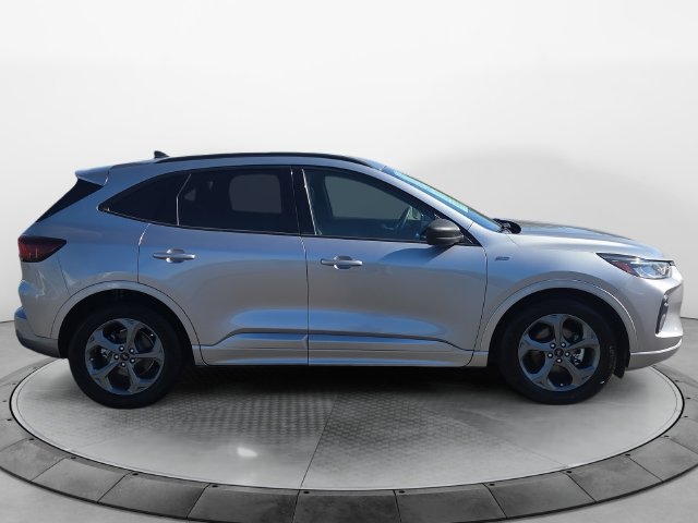 Used 2023 Ford Escape ST-Line w/ Tech Pack #1 FWD image 6