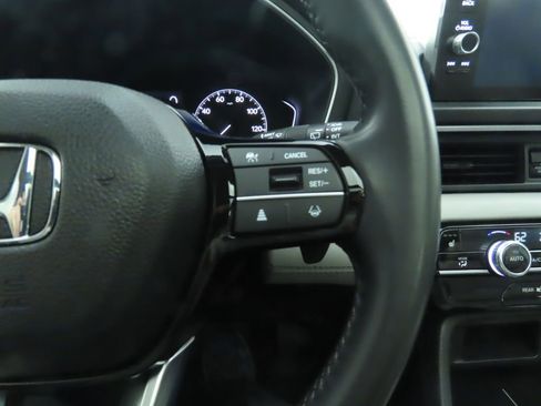 Used 2023 Honda Pilot Touring image 12