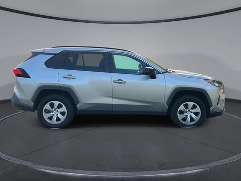 Used 2021 Toyota RAV4 LE FWD image 9