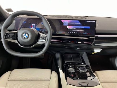 Used 2025 BMW 530i xDrive w/ Premium Package image 13