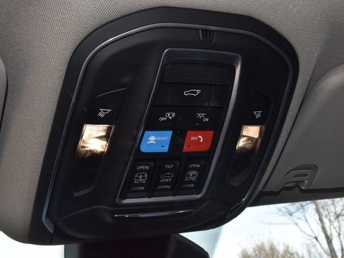 Used 2022 Jeep Wagoneer Series III w/ Premium Group I image 33