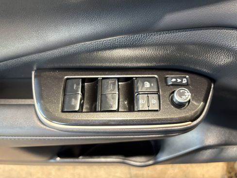 Certified 2025 Toyota Crown Signia image 13