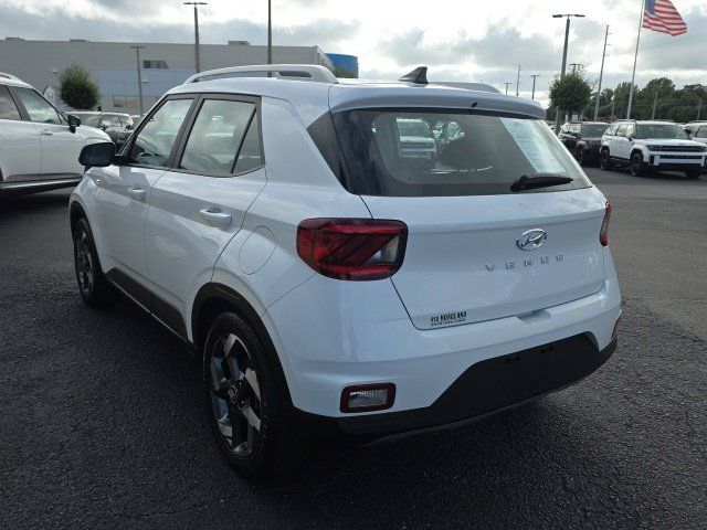 Certified 2022 Hyundai Venue SEL FWD image 3
