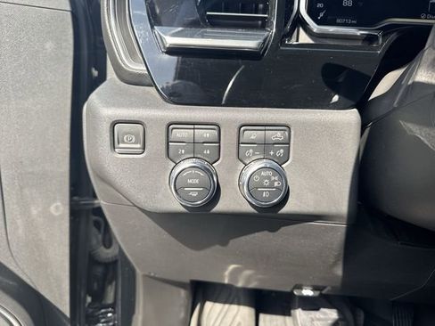 Used 2023 GMC Sierra 1500 SLT w/ SLT Premium Plus Package AWD/4WD image 17
