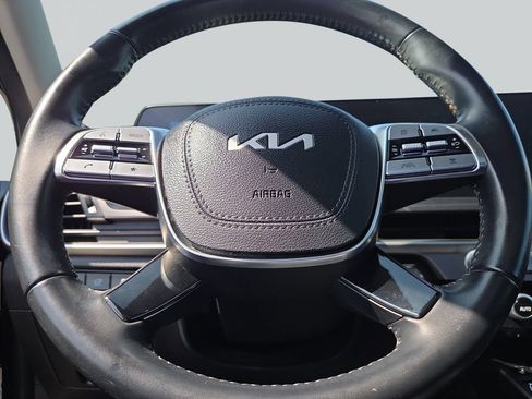 Used 2025 Kia Telluride S FWD image 11