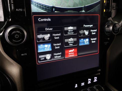 Used 2019 RAM 1500 Laramie AWD/4WD image 7