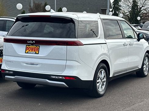 Used 2024 Kia Carnival LX image 4