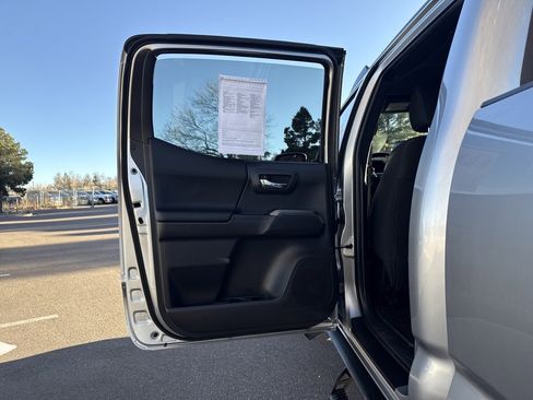 Used 2022 Toyota Tacoma TRD Off-Road image 19