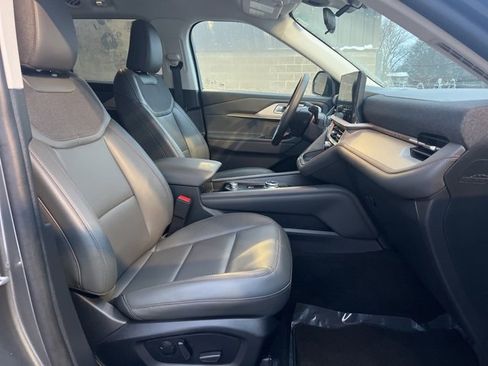 Used 2025 Ford Explorer Active w/ Active Comfort Package image 11