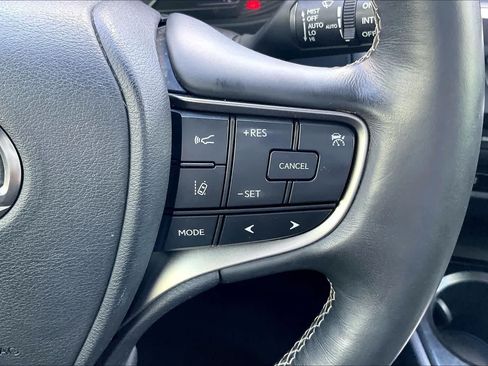 Used 2020 Lexus UX 200 w/ Premium Package FWD image 24
