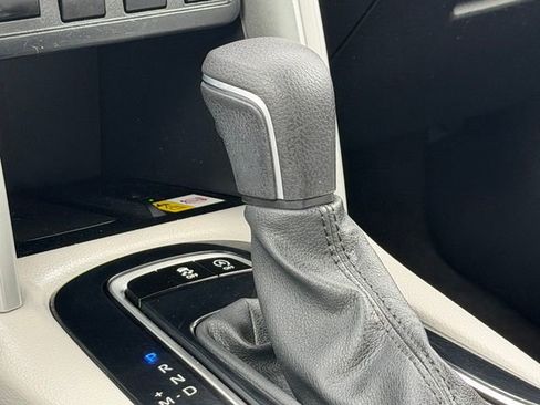 Certified 2023 Toyota Corolla Cross LE image 24