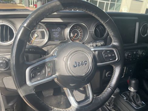 Used 2019 Jeep Wrangler Unlimited Sahara image 19