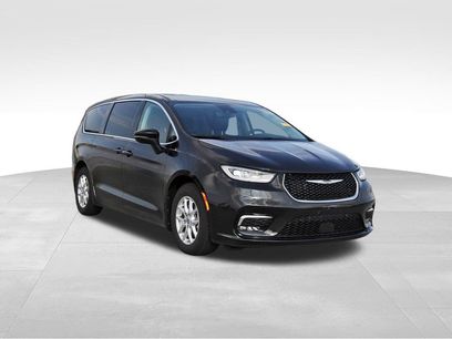 Used 2023 Chrysler Pacifica Touring-L