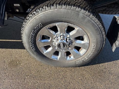 Used 2017 Ford F250 Lariat w/ Chrome Package image 11