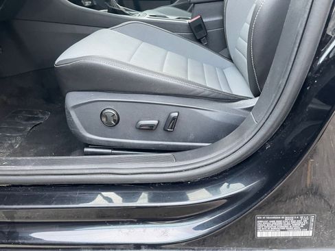 Used 2025 Volkswagen Jetta SE image 23