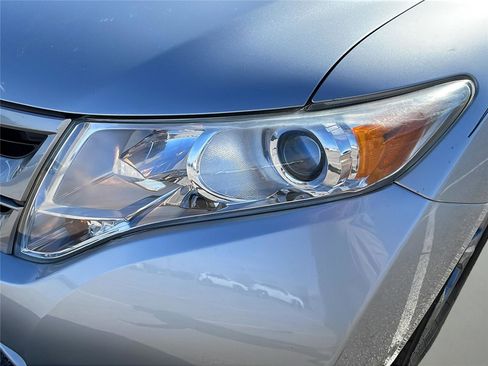 Used 2013 Toyota Venza XLE image 9