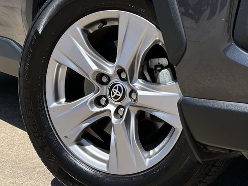 Used 2025 Toyota RAV4 XLE AWD/4WD image 27