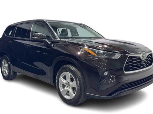 Used 2021 Toyota Highlander LE FWD image 7