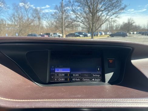 Used 2016 Lexus ES 350 w/ Luxury Package w/Wood Trim image 24