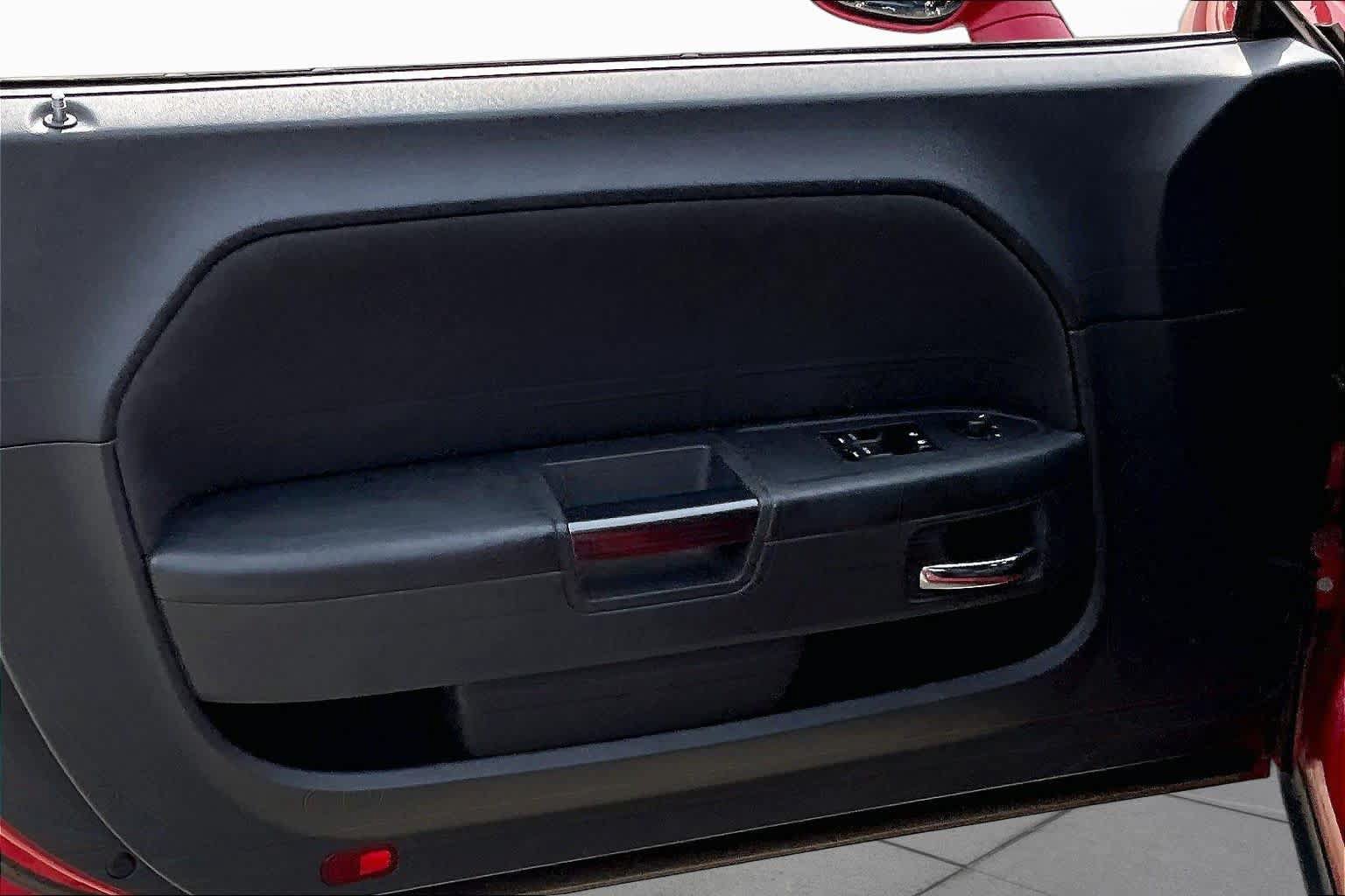 Used 2012 Dodge Challenger SXT RWD image 19