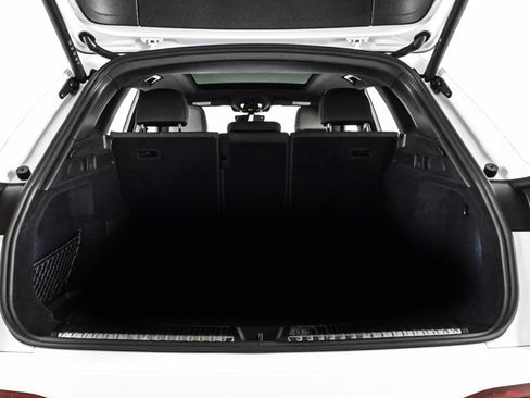 Certified 2025 Audi Q5 Premium w/ Convenience Package image 6