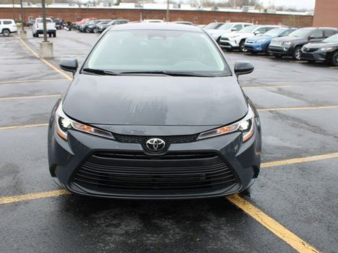 Used 2023 Toyota Corolla LE image 3