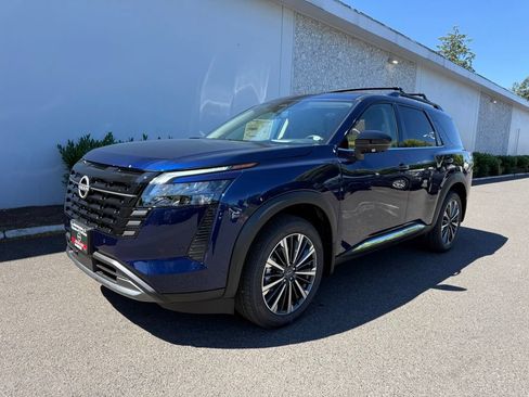 New 2026 Nissan Pathfinder Platinum w/ Cargo Package AWD/4WD image 1