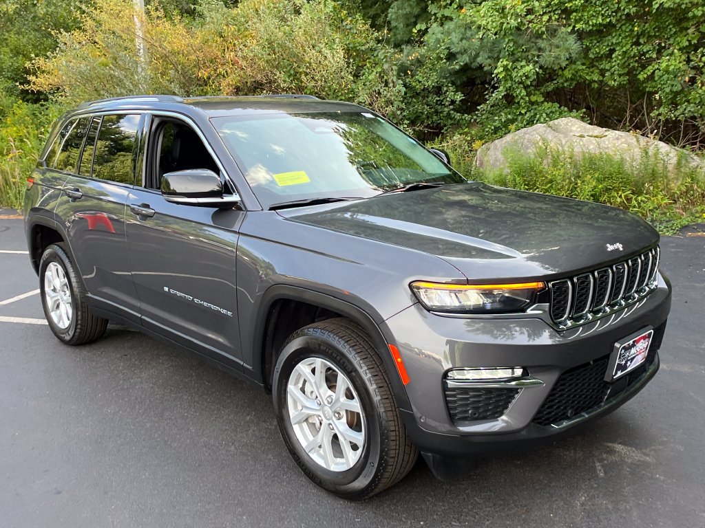 Used 2023 Jeep Grand Cherokee Limited w/ Luxury Tech Group II AWD/4WD image 7
