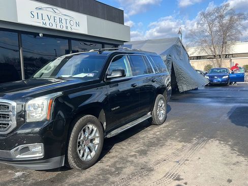 Used 2017 GMC Yukon SLE w/ SLE Value Package image 2