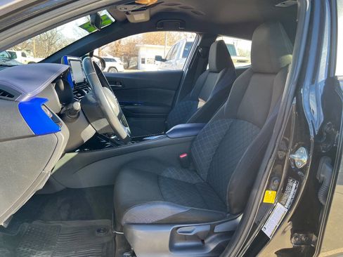 Used 2020 Toyota C-HR image 9