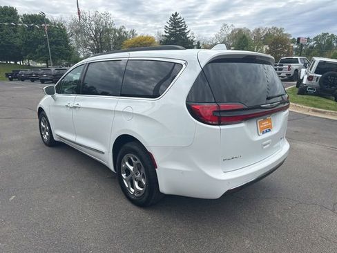 Used 2022 Chrysler Pacifica Limited AWD/4WD image 5