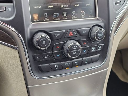 Used 2014 Jeep Grand Cherokee Overland w/ Advanced Technology Group AWD/4WD image 35