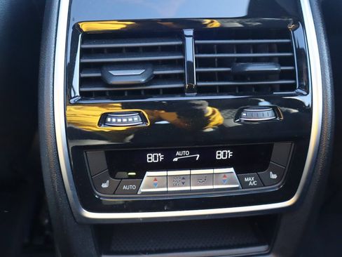 Used 2025 BMW X7 M60i image 19