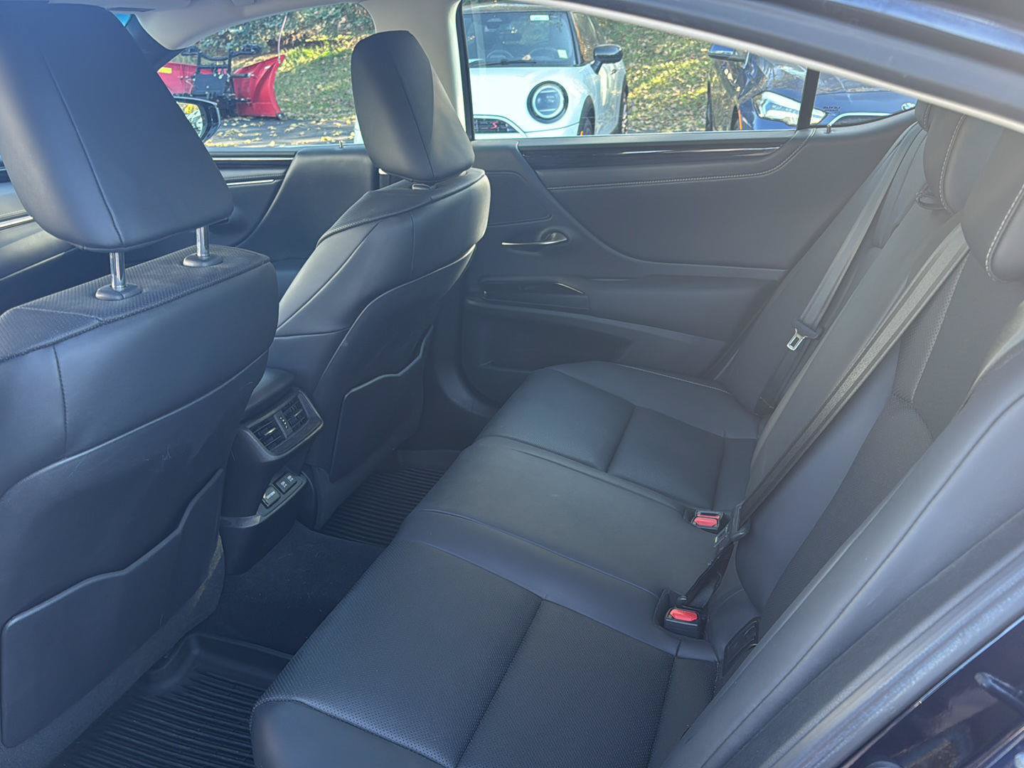 Used 2020 Lexus ES 300h w/ Premium Package FWD image 10