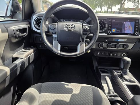 Used 2021 Toyota Tacoma SR5 AWD/4WD image 12