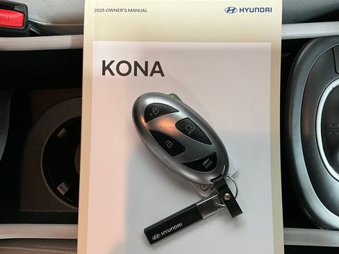 Used 2025 Hyundai Kona SEL image 13