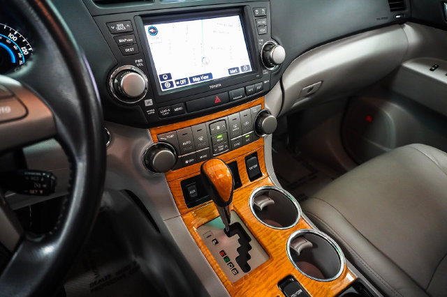 Used 2010 Toyota Highlander Limited AWD/4WD image 16