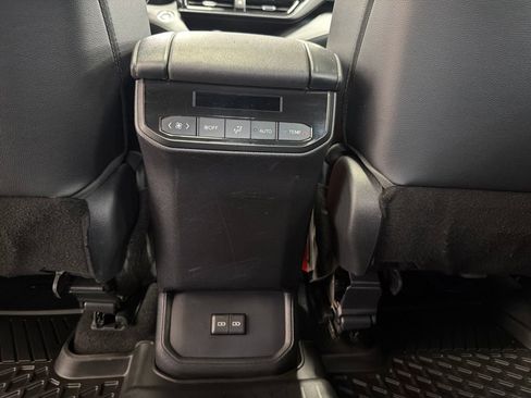 Used 2023 Toyota Highlander XSE AWD/4WD image 19
